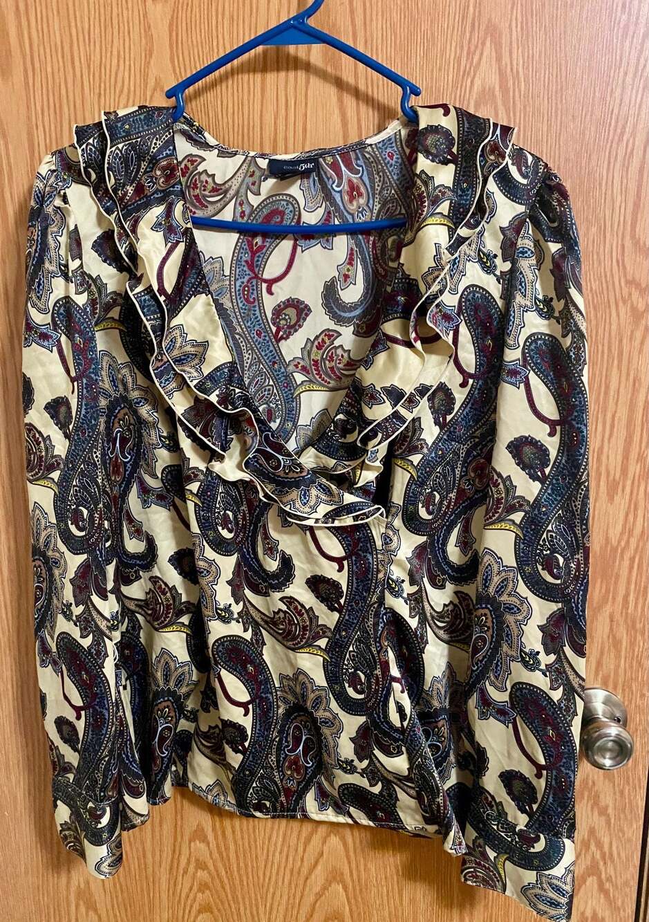 East 5th Women's Ruffled Neck Paisley Print Satin Blouse Size XL - Picture 1 of 6
